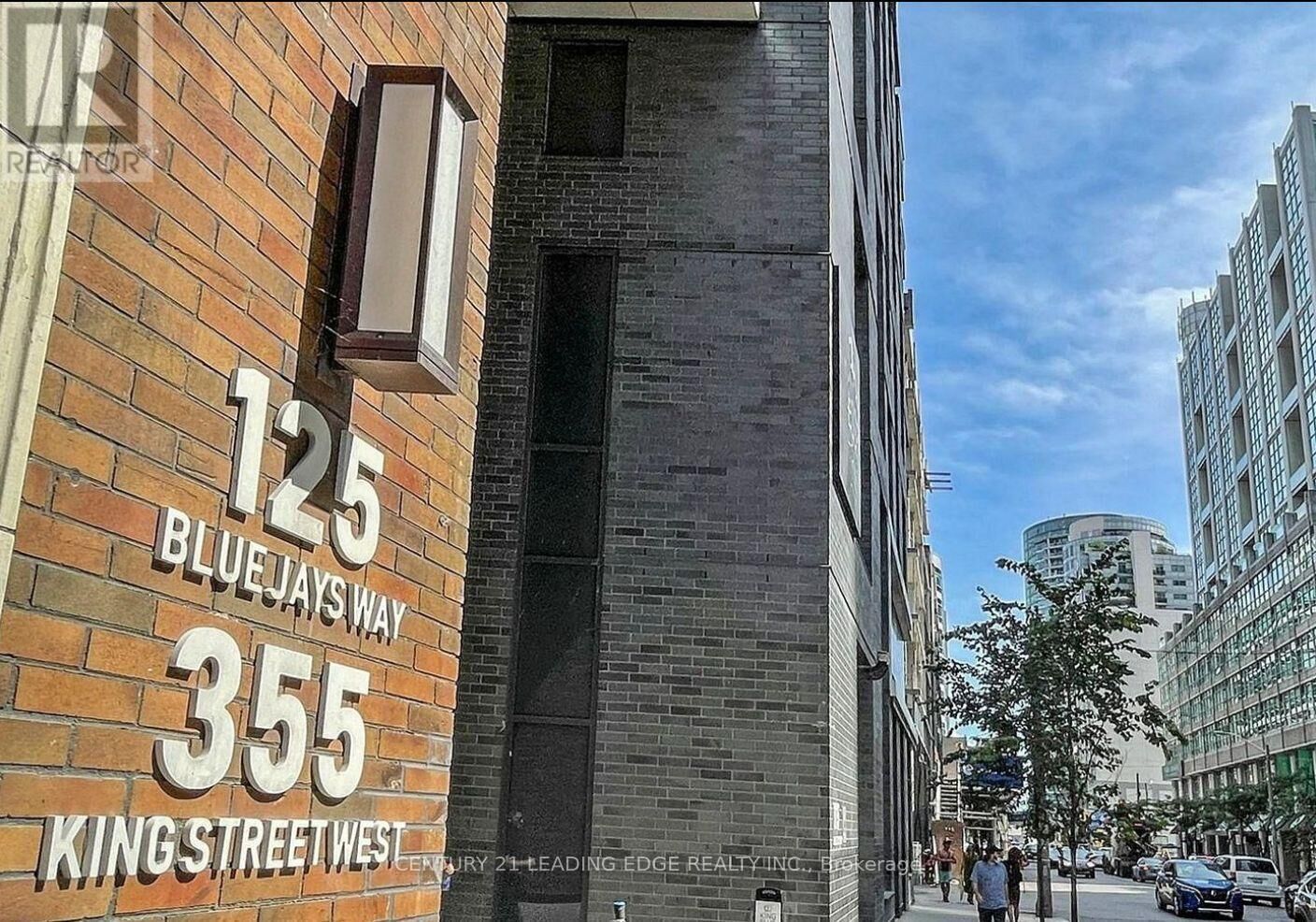 Property Photo:  125 Blue Jays Way 3303  ON M5V 0N5 