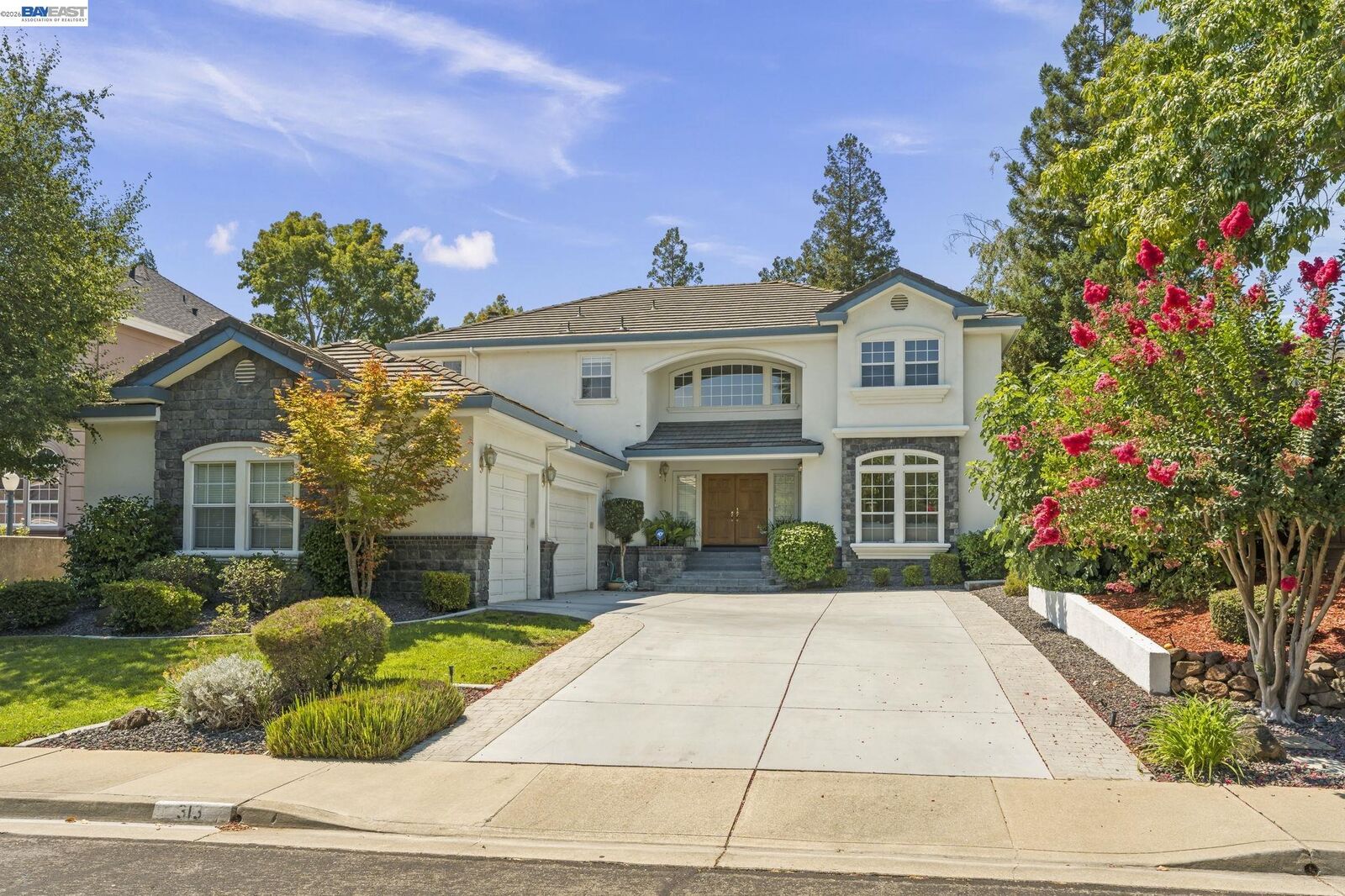 Property Photo: 313 Diamond Ct CA 94566
