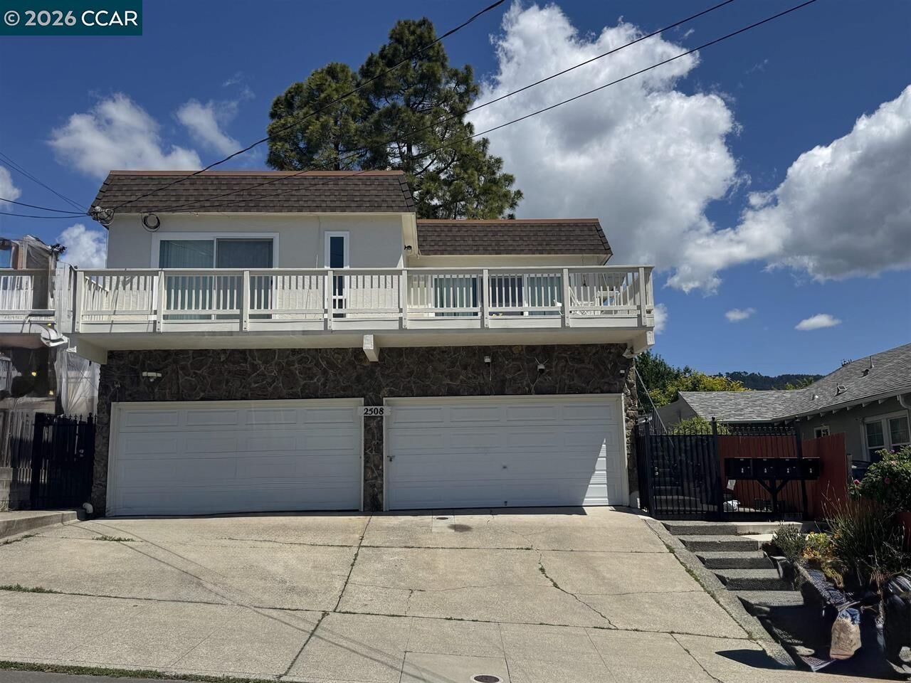 Property Photo:  2508 Damuth St  CA 94602 