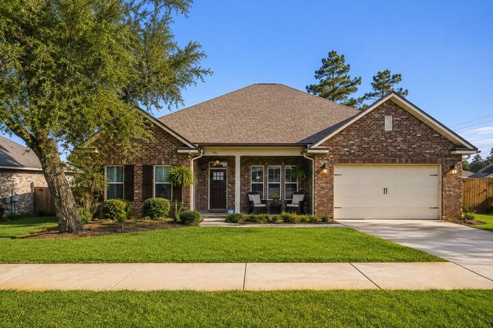 Property Photo:  900 Tadpole Avenue  FL 32578 