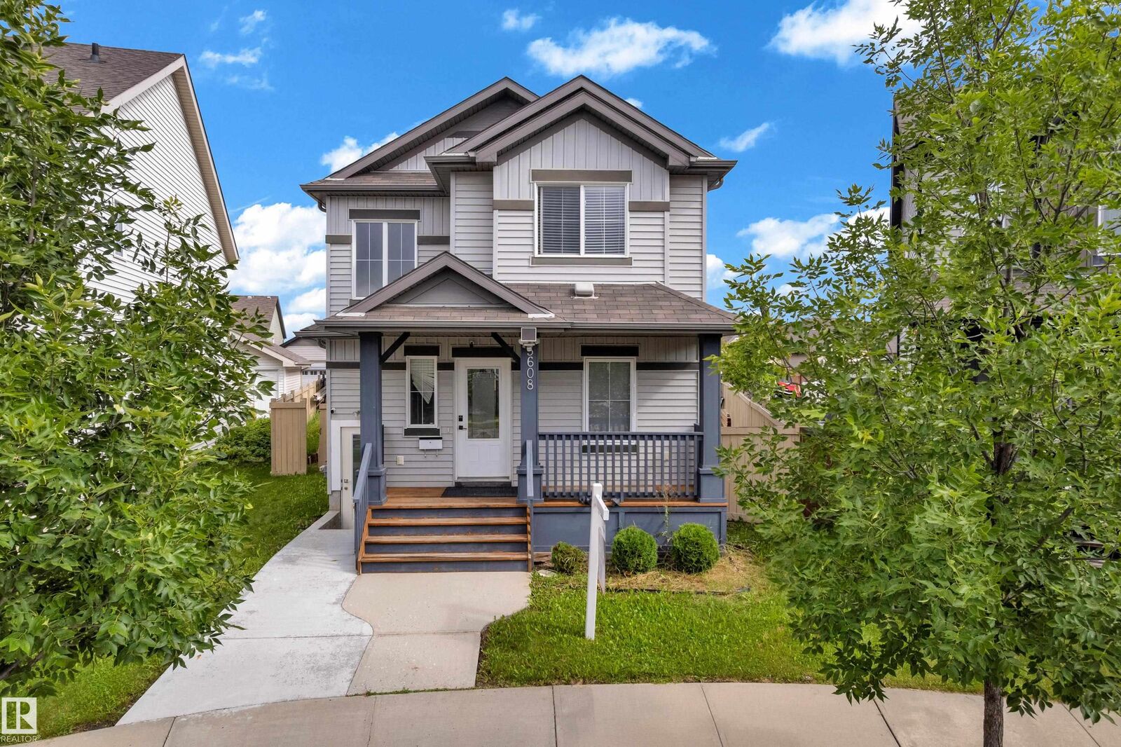 Property Photo:  5608 17 Avenue SW  AB T6X 1P8 
