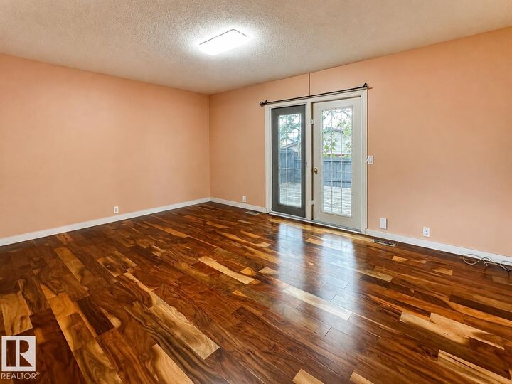 Property Photo:  1704 37 Street NW  AB T6L 2R7 