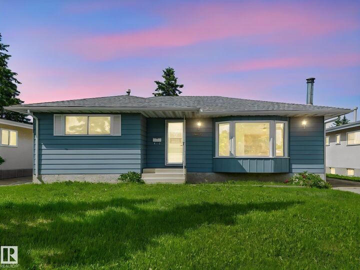 Property Photo:  11616 158 Avenue NW  AB T5X 2K4 