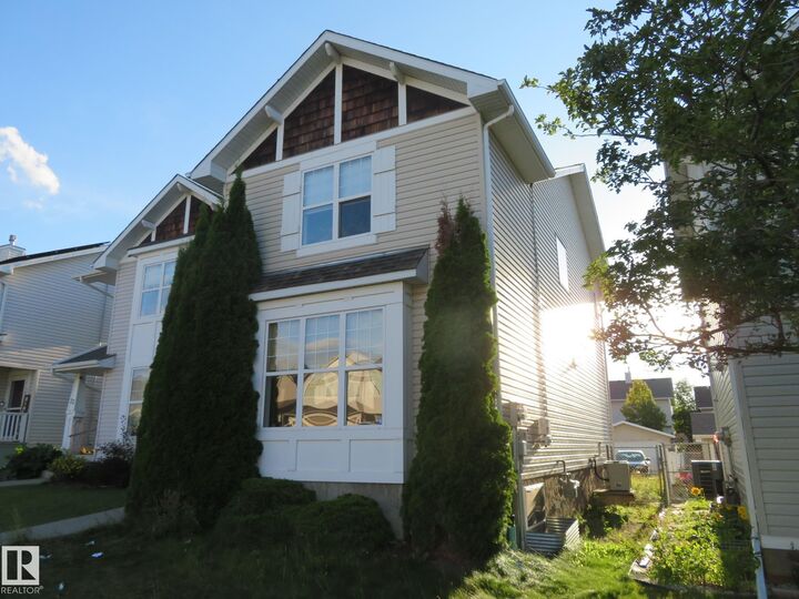 Property Photo:  18 Connor Lane  AB T8H 2L5 