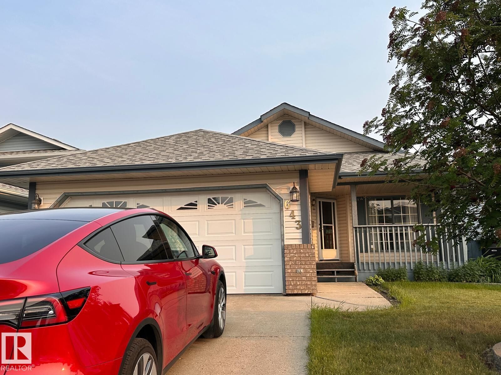 Property Photo:  643 Jenner Cove Cove NW  AB T6L 6S1 