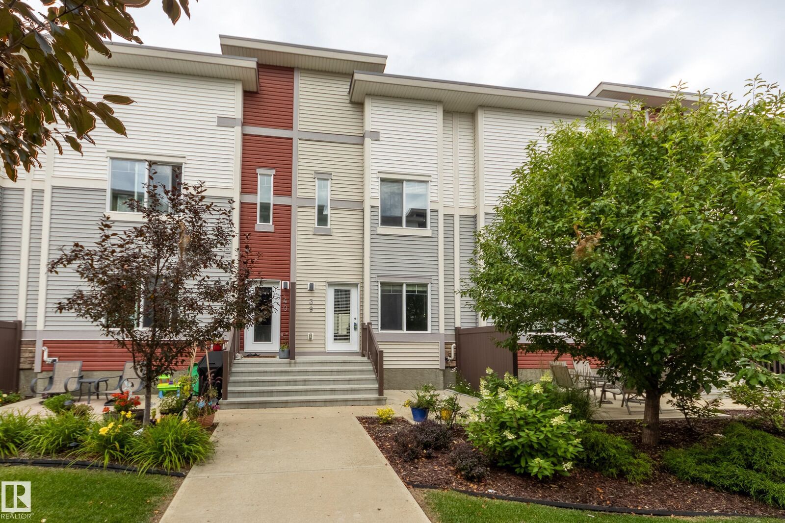 Property Photo:  804 Welsh Drive SW 39  AB T6X 1Y8 