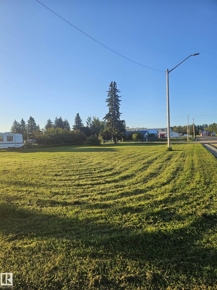 Property Photo:  4832 52 Avenue  AB T0E 2M0 