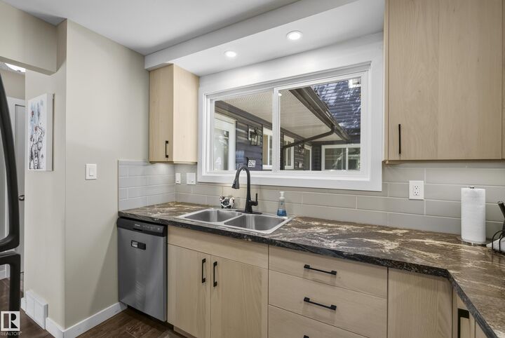 Property Photo:  3522 42 Street NW  AB T6L 5A1 