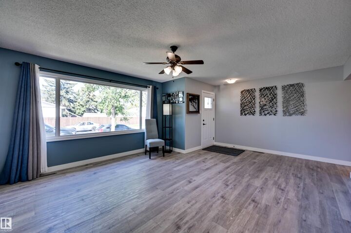 Property Photo:  16231 96 Avenue NW  AB T5P 0C9 