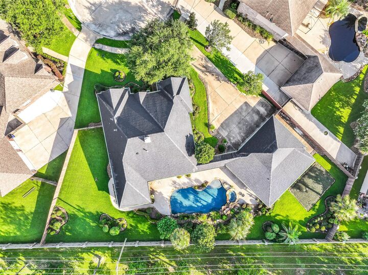 Property Photo:  906 High Ridge Circle  TX 77546 