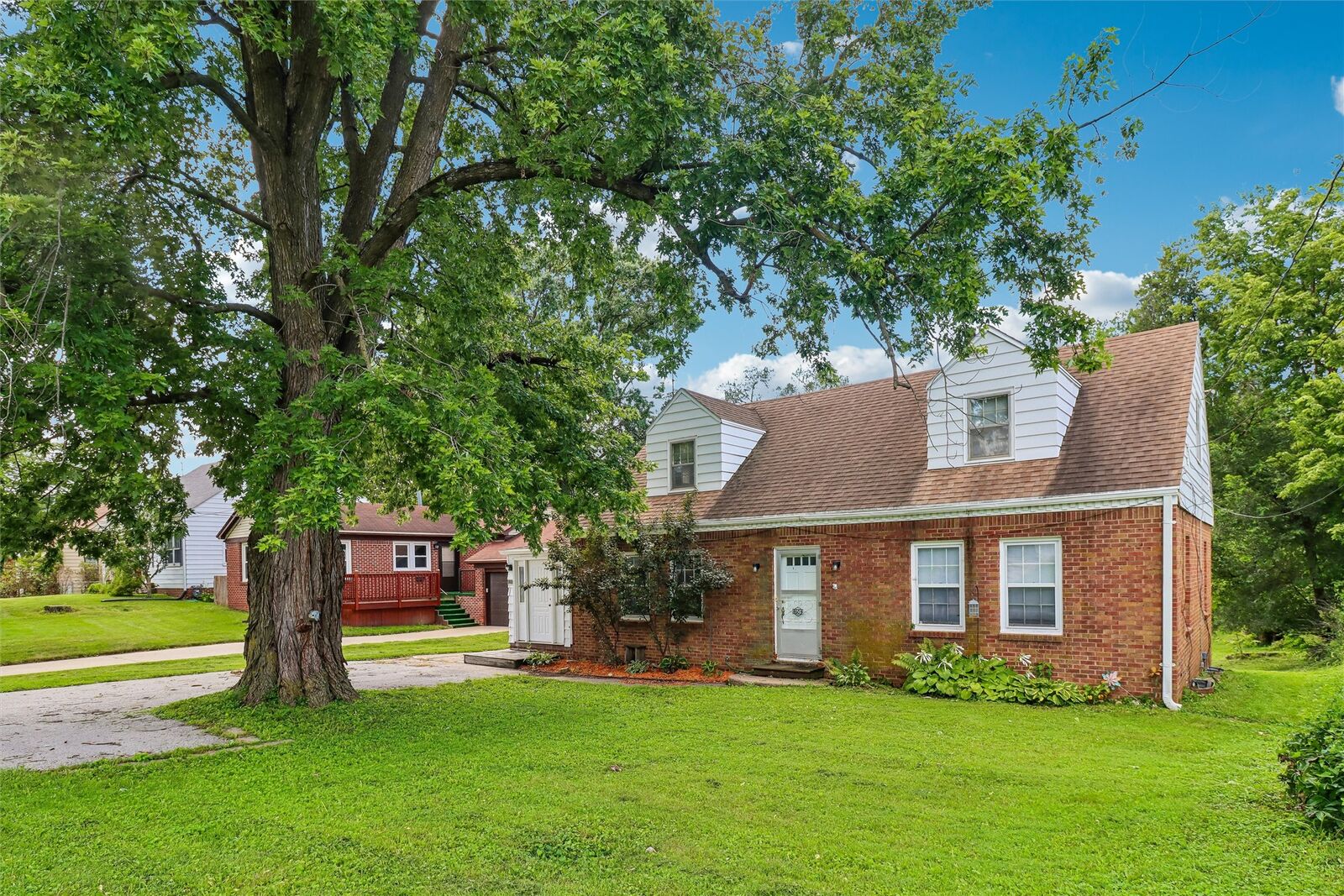 Property Photo: 1350 Merle Hay Road IA 50311