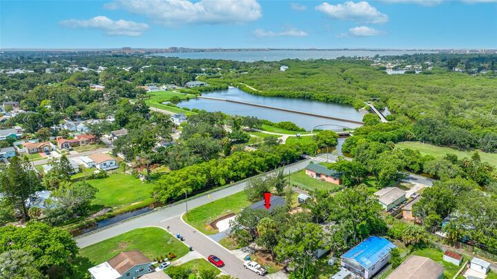 Property Photo:  2547 Kingston Street S  FL 33711 