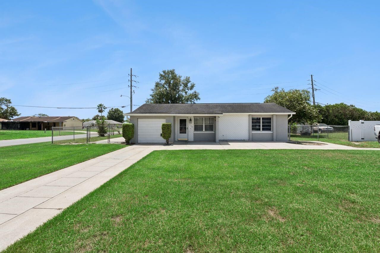 Property Photo:  110 Tangerine Court  FL 34743 