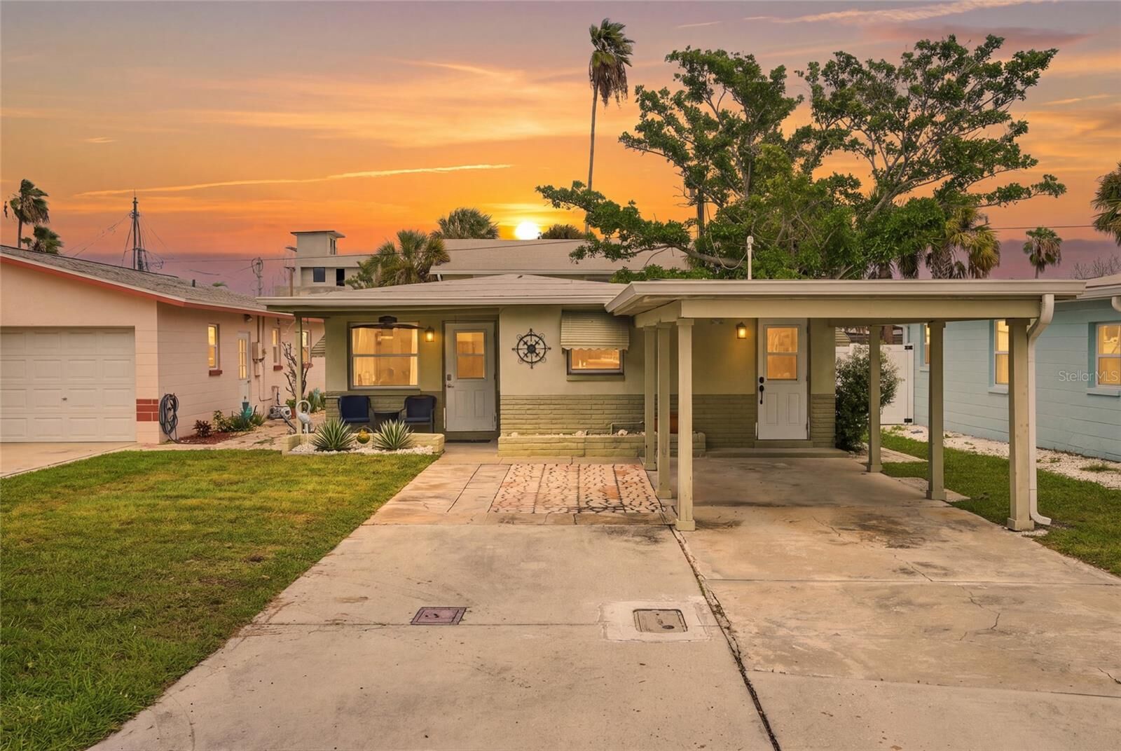Property Photo: 13313 2nd Street E FL 33708