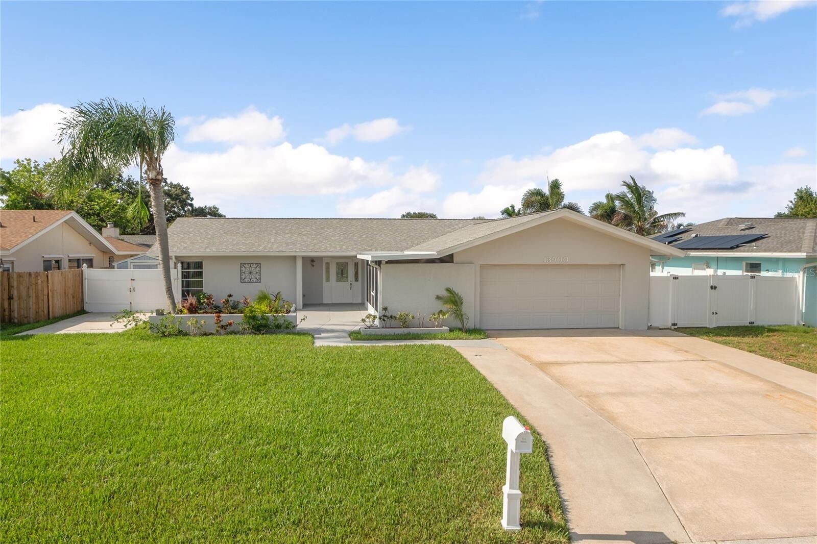 Property Photo:  13900 89th Avenue  FL 33776 