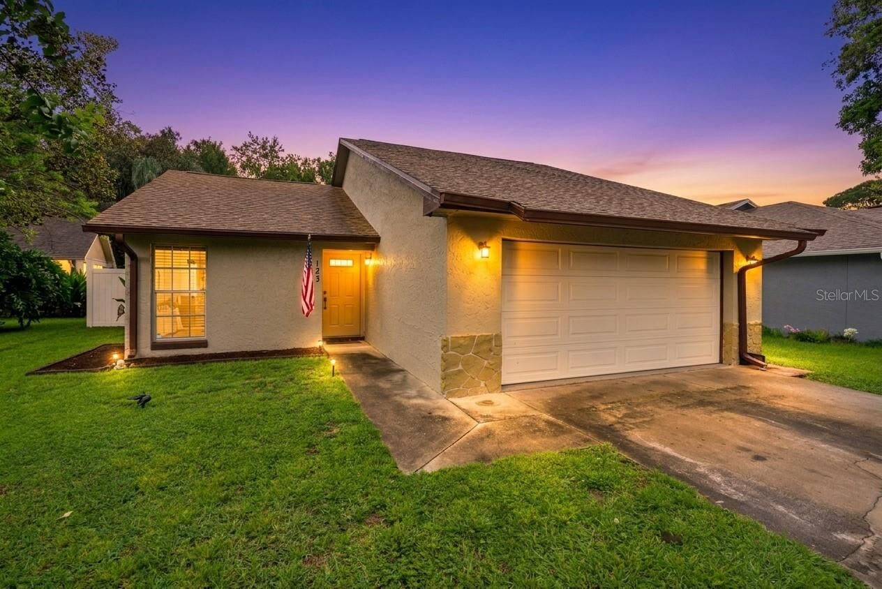 Property Photo:  1411 La Paloma Circle  FL 32708 