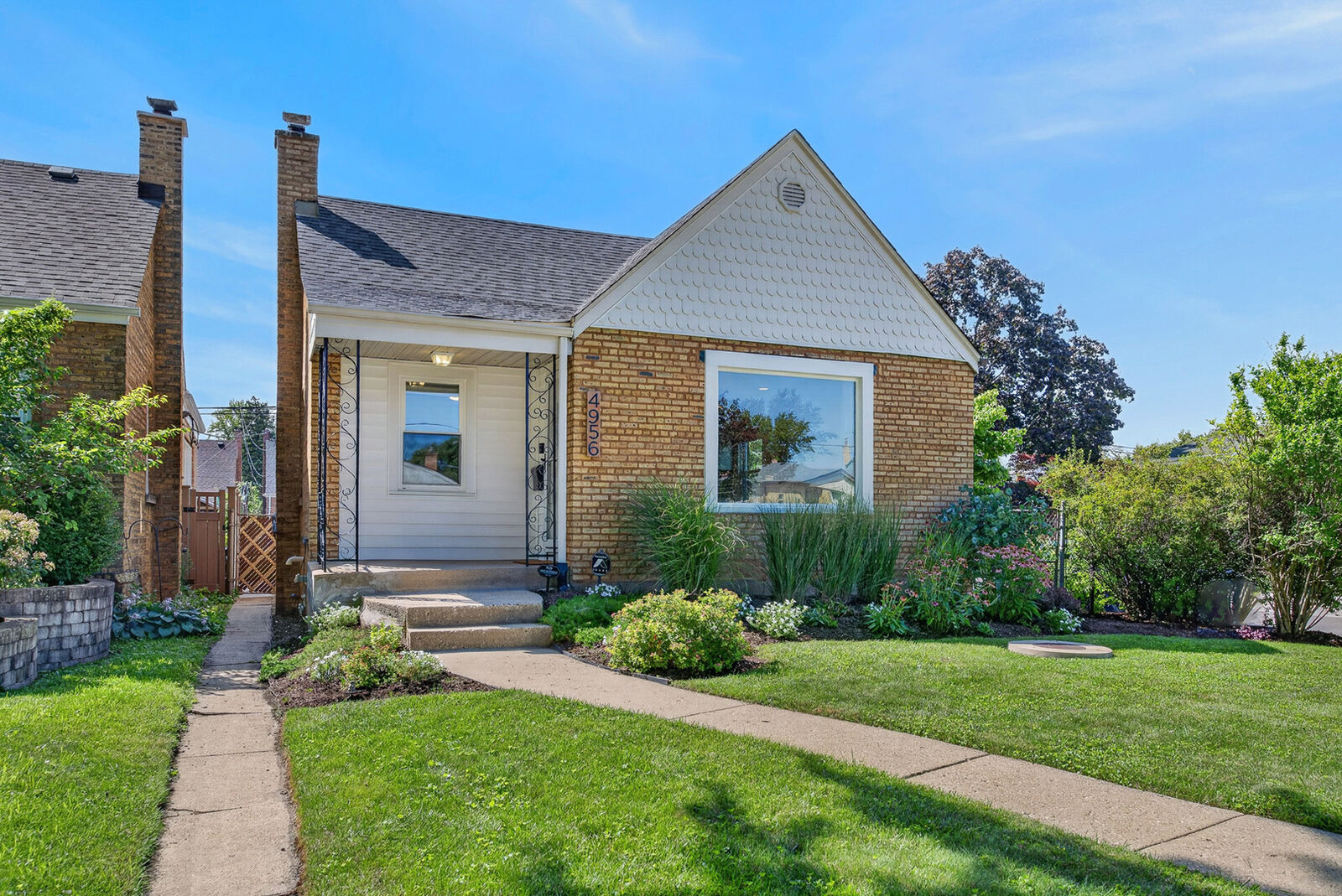 Property Photo:  
