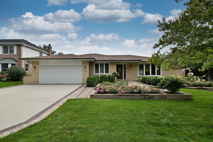 Property Photo: 7821 Dorchester Lane IL 60561