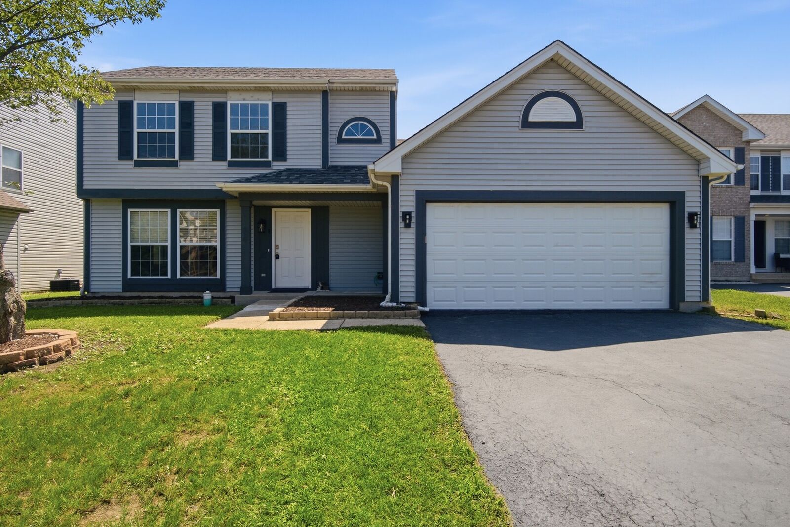 Property Photo:  105 E Brittany Lane  IL 60030 