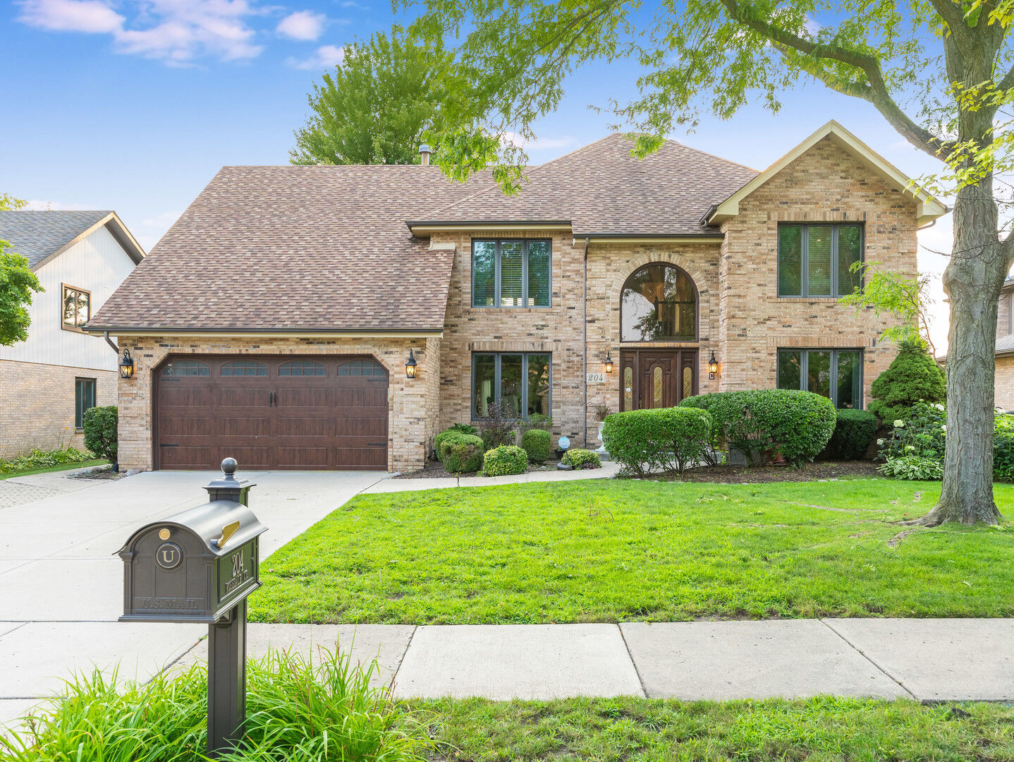 Property Photo: 204 Rosedale Court IL 60108
