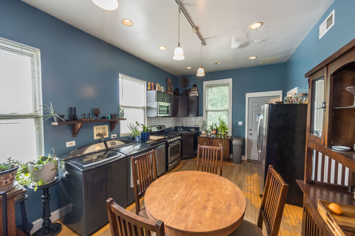 Property Photo: 3008 N Clybourn Avenue IL 60618