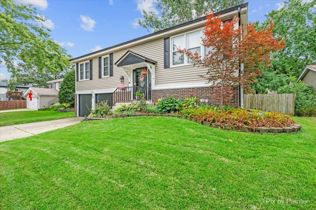 Property Photo:  527 Cottonwood Circle  IL 60440 