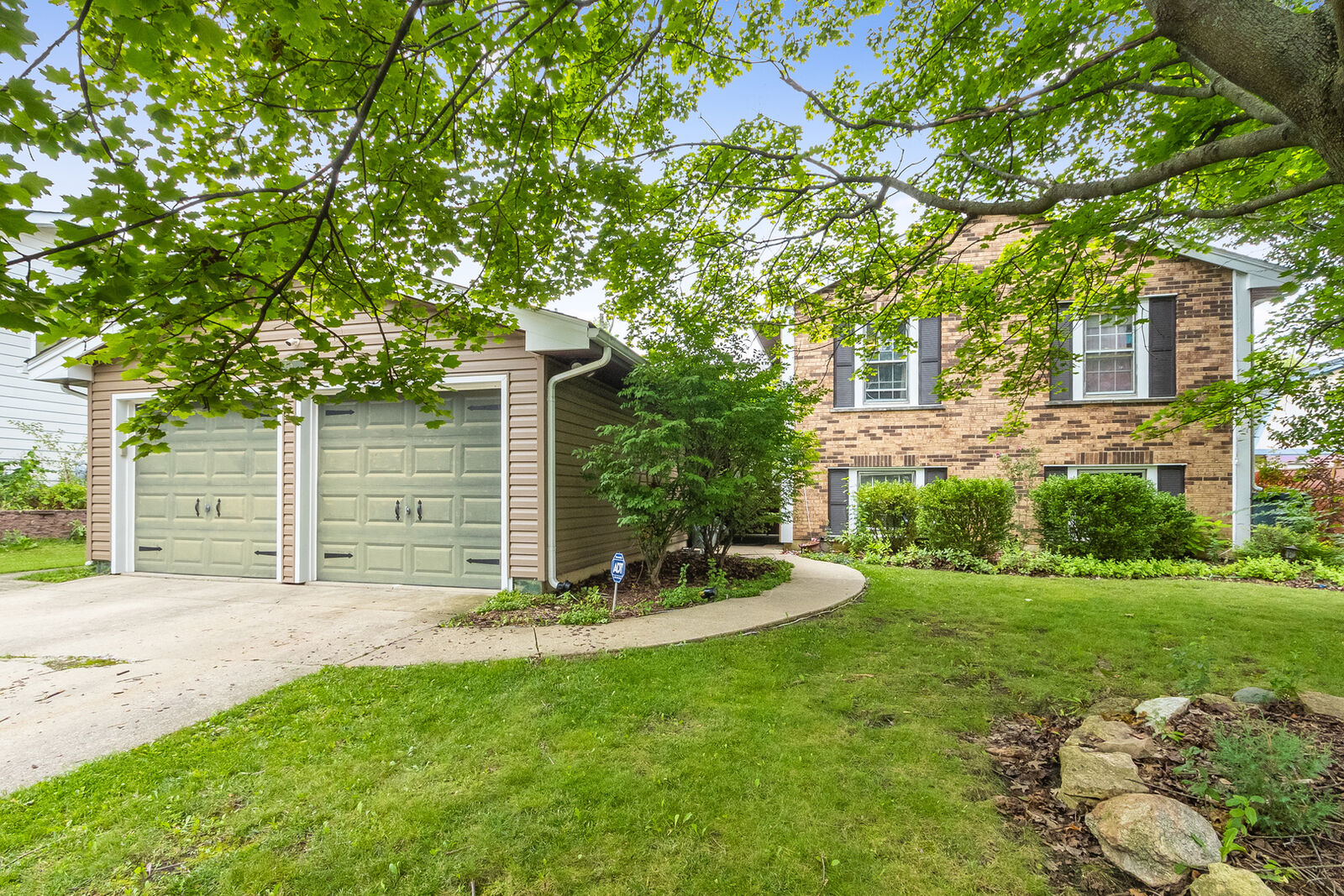 Property Photo: 148 Newport Drive IL 60440