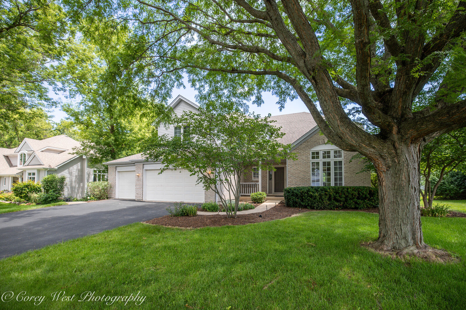 Property Photo:  1644 Derby Drive  IL 60510 