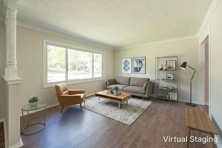 Property Photo: 542 S 14th Street IL 60174