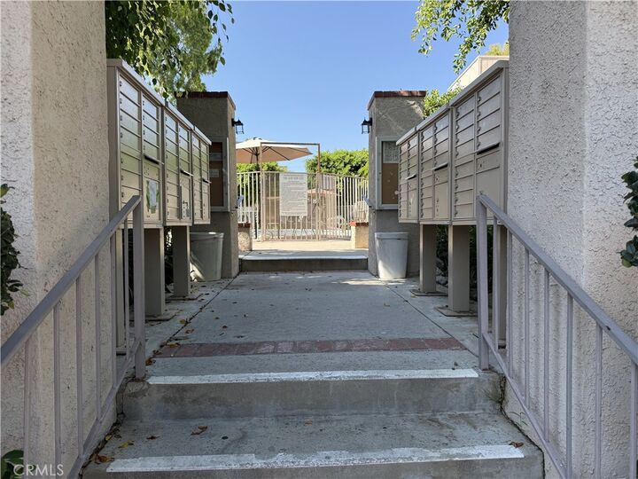 Property Photo:  15221 Magnolia E  CA 91403 