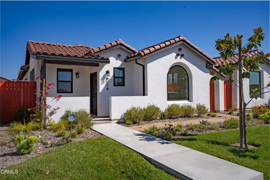 Property Photo:  1141 W 2nd Street  CA 93030 