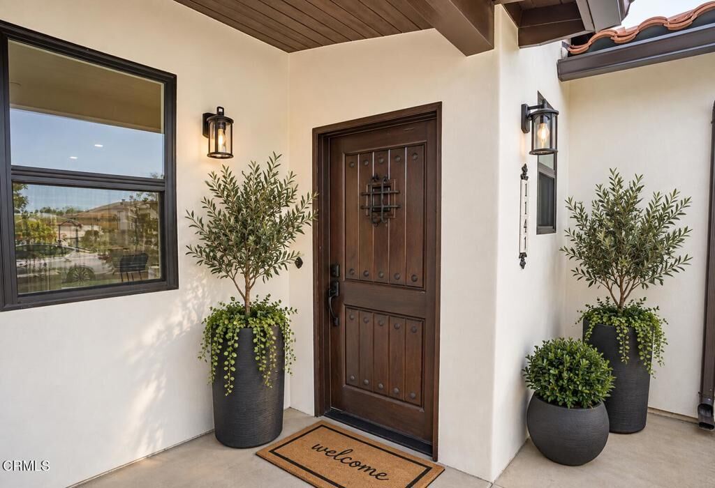 Property Photo:  1141 W 2nd Street  CA 93030 