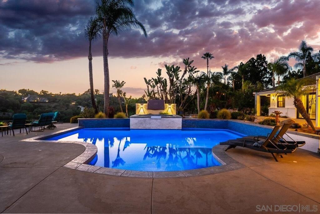 Property Photo:  33 Gateview  CA 92028 