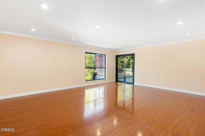 Property Photo: 1037 N Vista Street 202 CA 90046