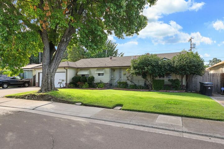 Property Photo:  2958 Elmwood Avenue  CA 95204 