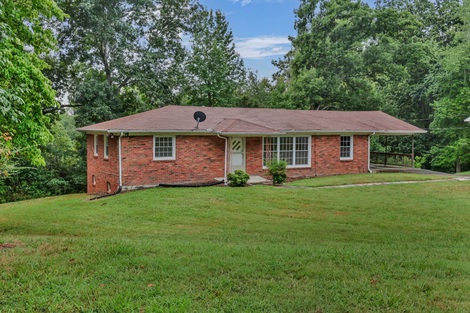 Property Photo:  2064 Lintwood Dr  TN 37042 