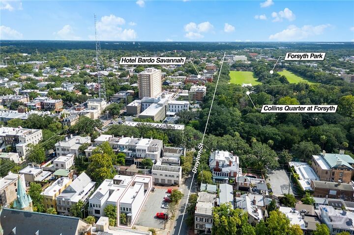 Property Photo:  105 E Gordon Street  GA 31401 