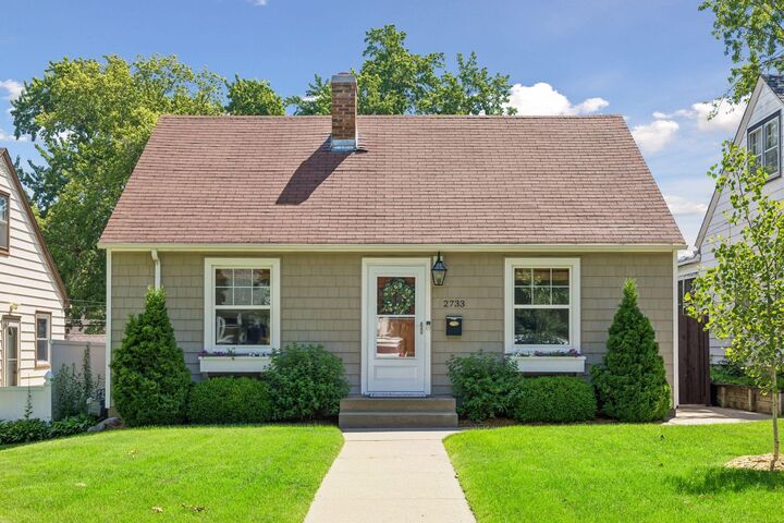 Property Photo:  2733 Georgia Avenue S  MN 55426 
