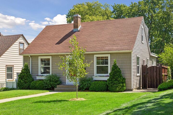 Property Photo: 2733 Georgia Avenue S MN 55426