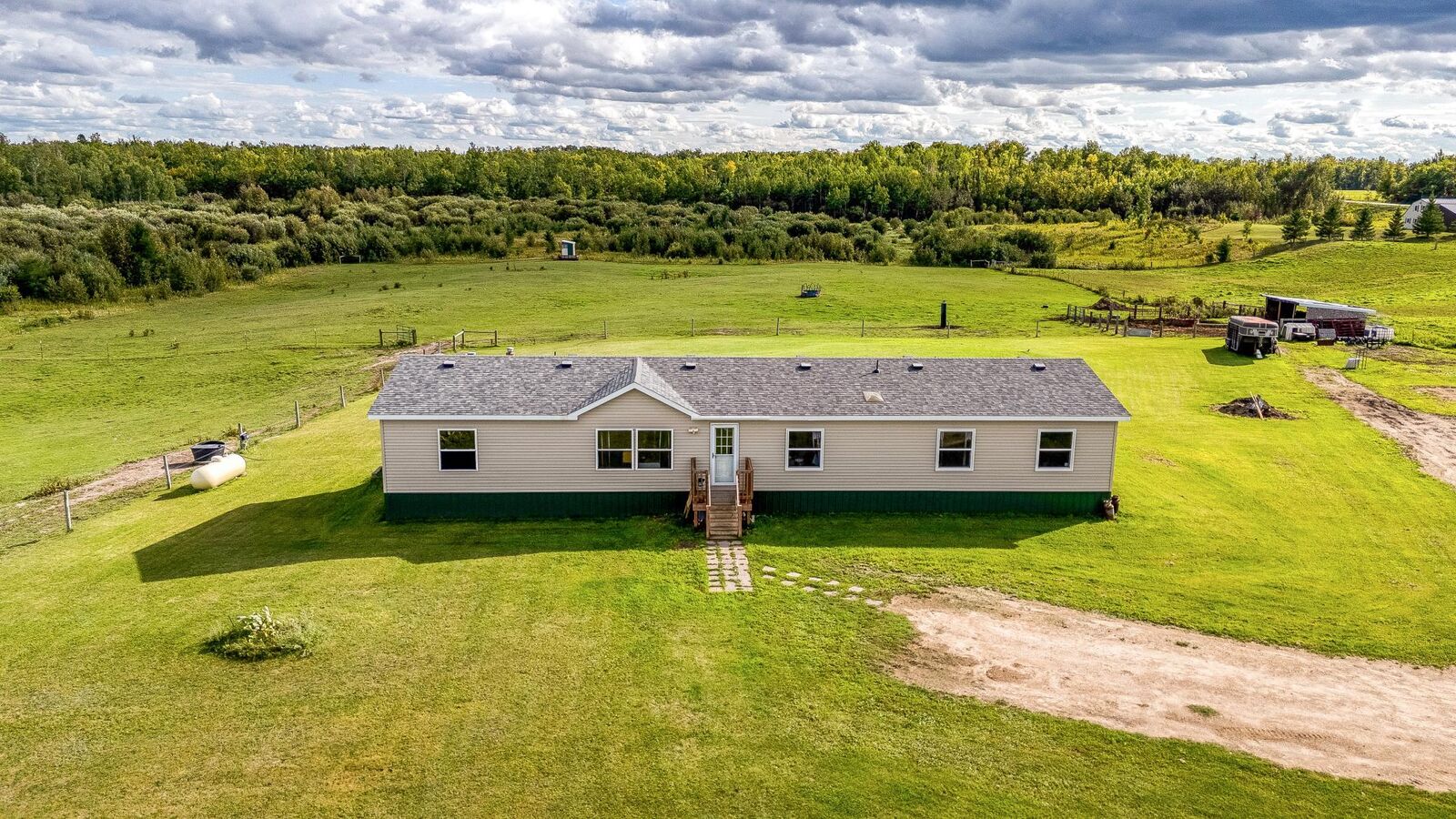 Property Photo: 8624 Knappen Hill Road MN 56601