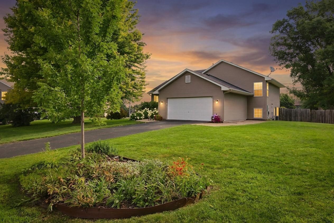Property Photo:  809 Morningside Place  MN 56011 
