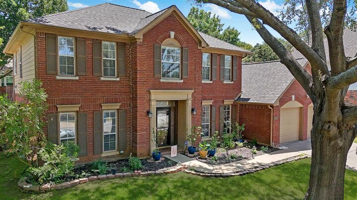 Property Photo: 1086 Woodbriar Drive TX 76051