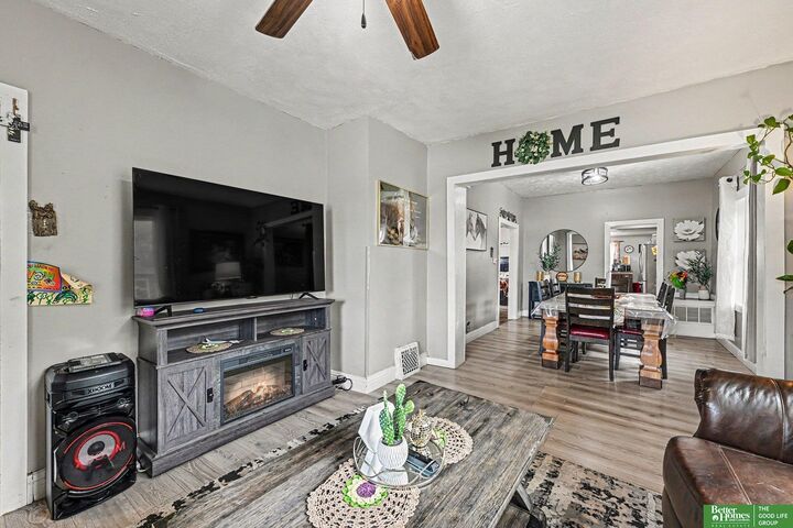 Property Photo: 2850 Meredith Avenue NE 68111