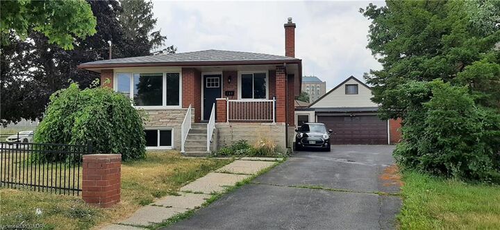 Property Photo:  199 Jansen Avenue Upper  ON N2A 2L8 