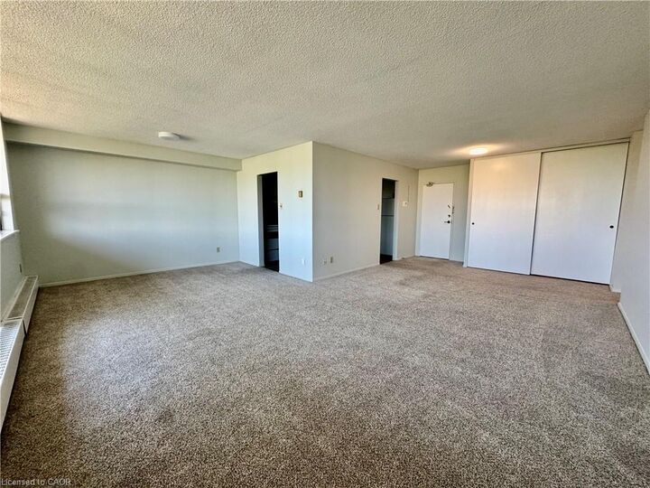 Property Photo:  65 Westmount Road N 601  ON N2L 5G6 