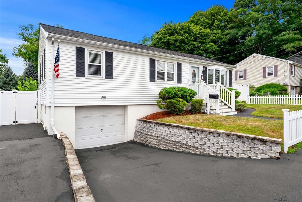 Property Photo:  6 Haskell Pl  MA 01960 