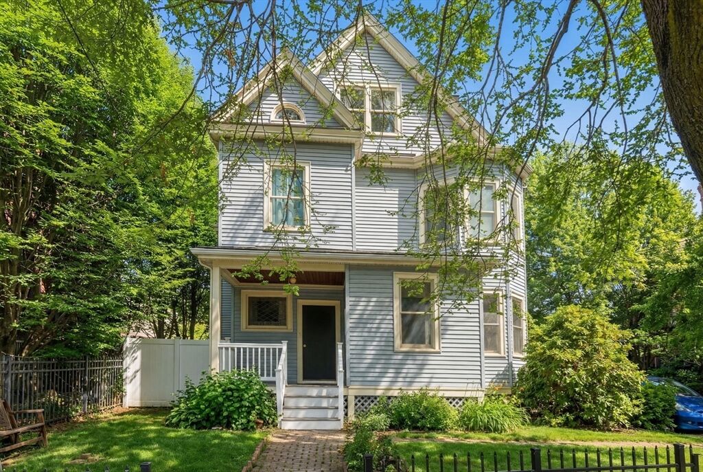 Property Photo: 7 Russell Street 2 MA 02140