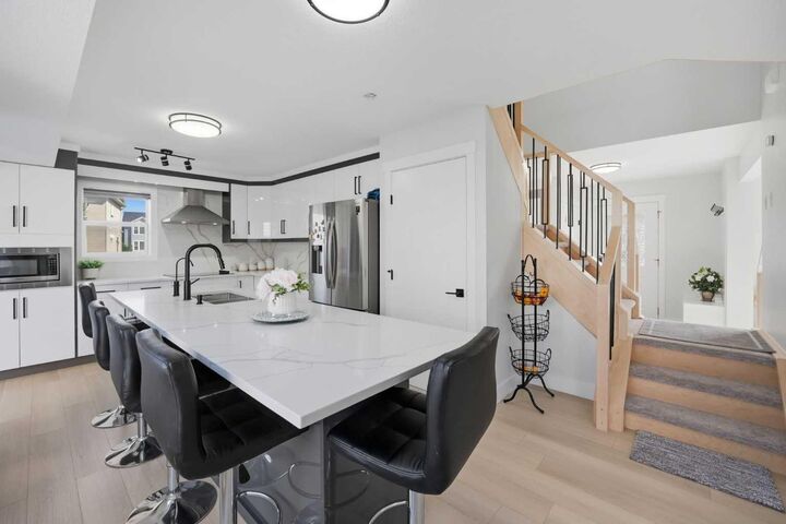 7916 Marthas Haven Park NE — photo 1