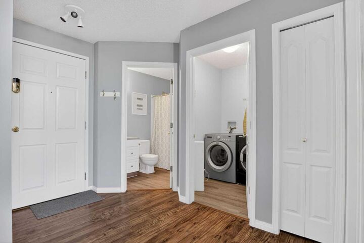 Property Photo:  10 Sierra Morena Mews SW 418  AB T3H 3K5 