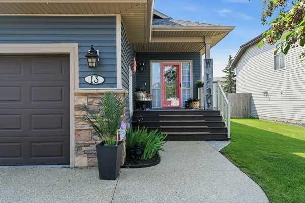 Property Photo:  13 Assinger Avenue  AB T4R 3L1 